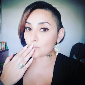 Meet your Posher, Mia